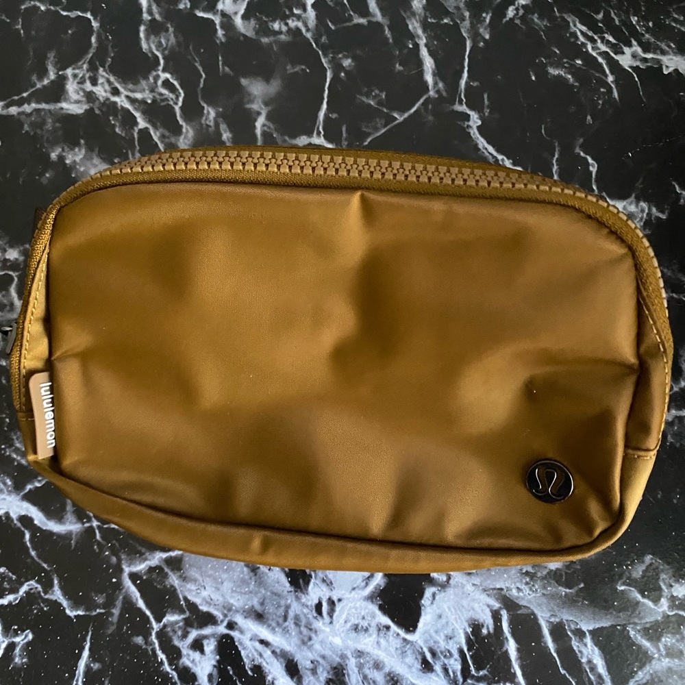 NWT Lululemon Everywhere Belt Bag Burnt caramel